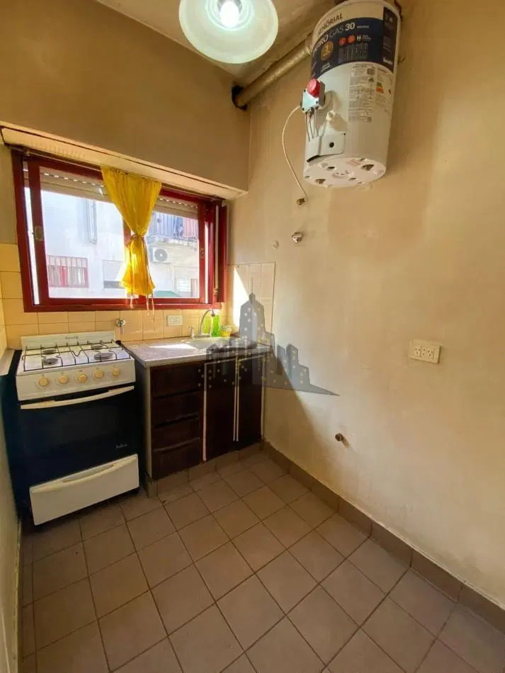 ALQUILER - DEPARTAMENTO DOS AMBIENTES - CON BALCON - CASEROS NORTE - PRIMER PISO POR ESCALERA 2