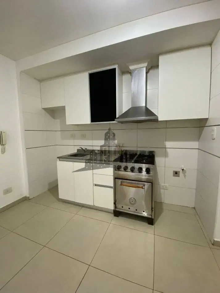 ALQUILER - CASEROS CENTRO - DOS AMBIENTES CON BALCON 3