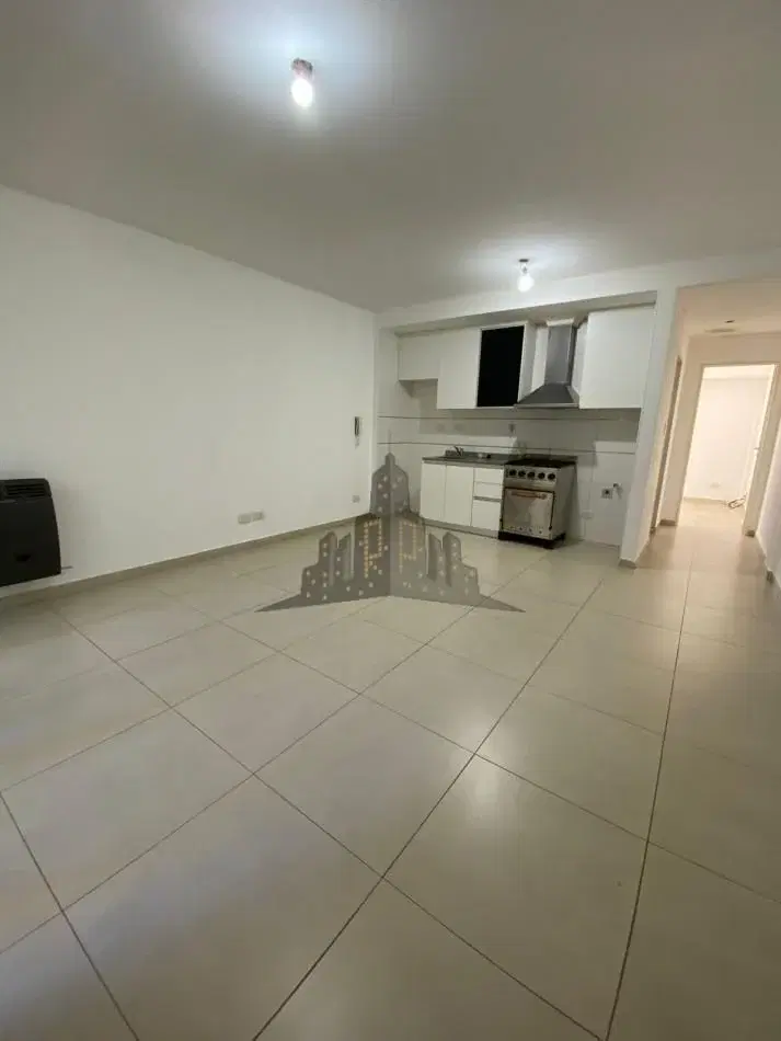 ALQUILER - CASEROS CENTRO - DOS AMBIENTES CON BALCON 2