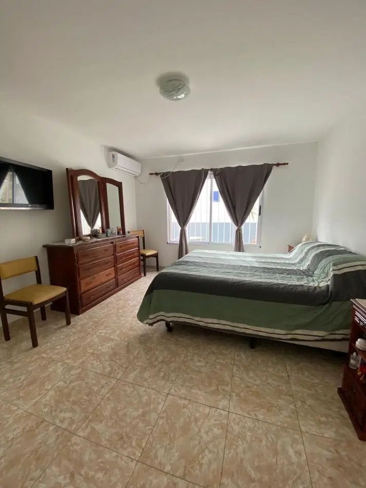 VENTA - CASA TRES AMBIENTES - LOTE PROPIO - EXCELENTE ESTADO - GARAGE - QUINCHO Y FONDO LIBRE - CASE 8