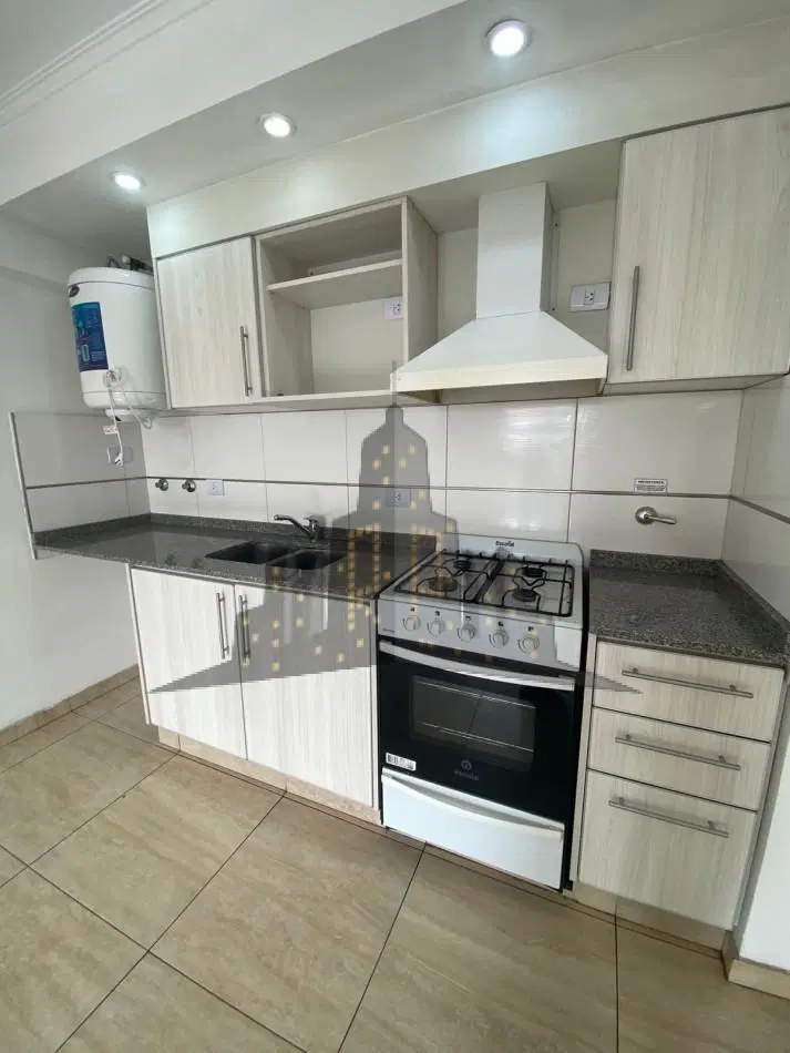 ALQUILER - MONOAMBIENTE CON BALCON - CASEROS NORTE 3
