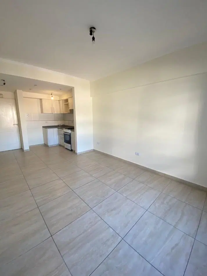 ALQUILER - DEPARTAMENTO DOS AMBIENTES CON BALCON - CASEROS NORTE 2