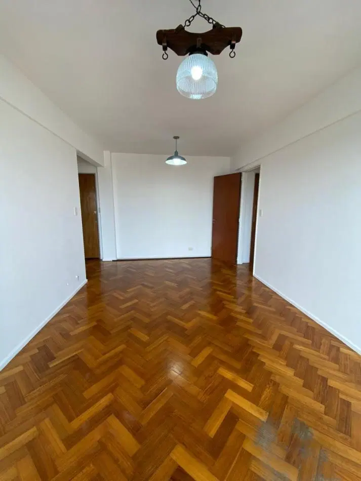 ALQUILER - DEPTO DOS AMBIENTES CON BALCON - DEVOTO 3