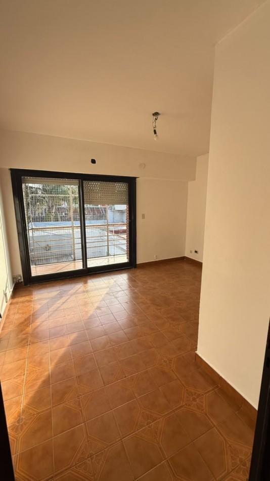 Foto de VENTA - DEPARTAMENTO DOS AMBIENTES - CASEROS CENTRO - EXCELENTE OPORTUNIDAD - APTO PROFESIONAL, imagen 1