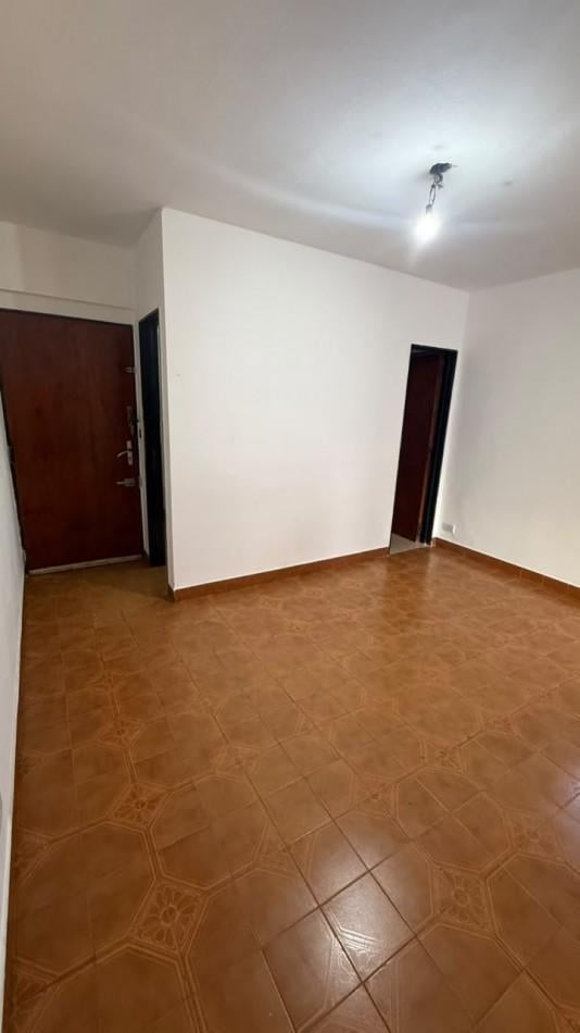 Foto de VENTA - DEPARTAMENTO DOS AMBIENTES - CASEROS CENTRO - EXCELENTE OPORTUNIDAD - APTO PROFESIONAL, imagen 4