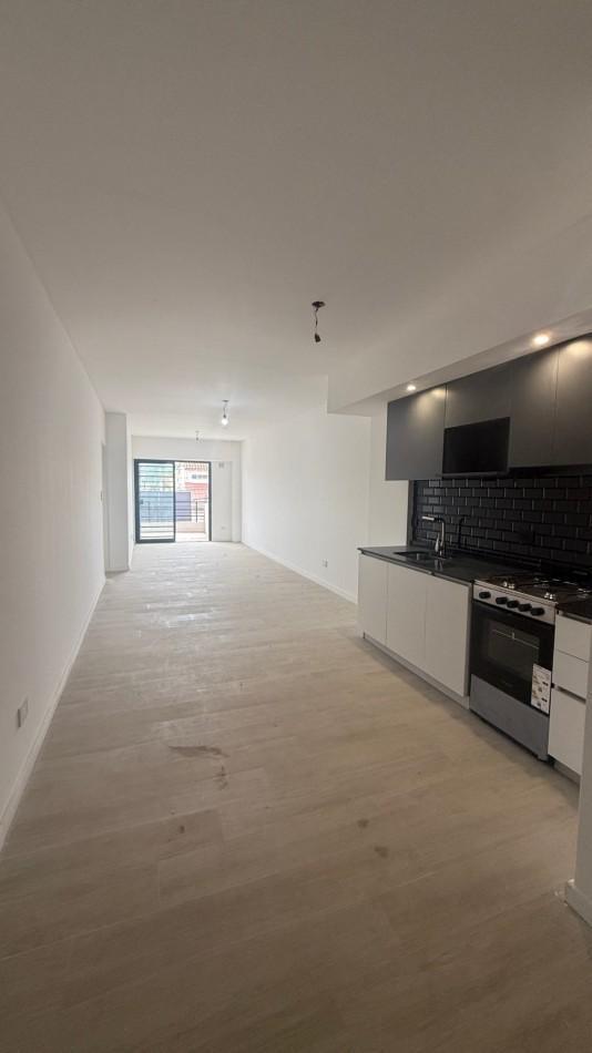 Foto de ALQUILER · DEPARTAMENTO DE 2 AMBIENTES - APTO PROFESIONAL - CASEROS, imagen 2