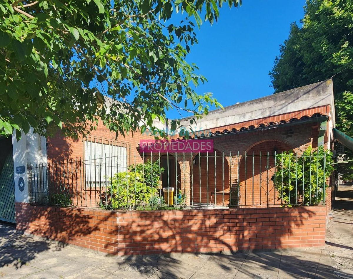 Excelente Casa en Esquina 4