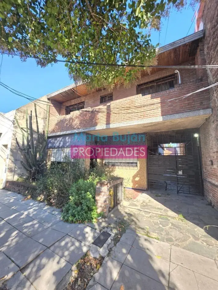 VENTA CASA IDEAL 2 FAMILIAS. M. CASTRO 2880 REMEDIOS DE ESCALADA 4