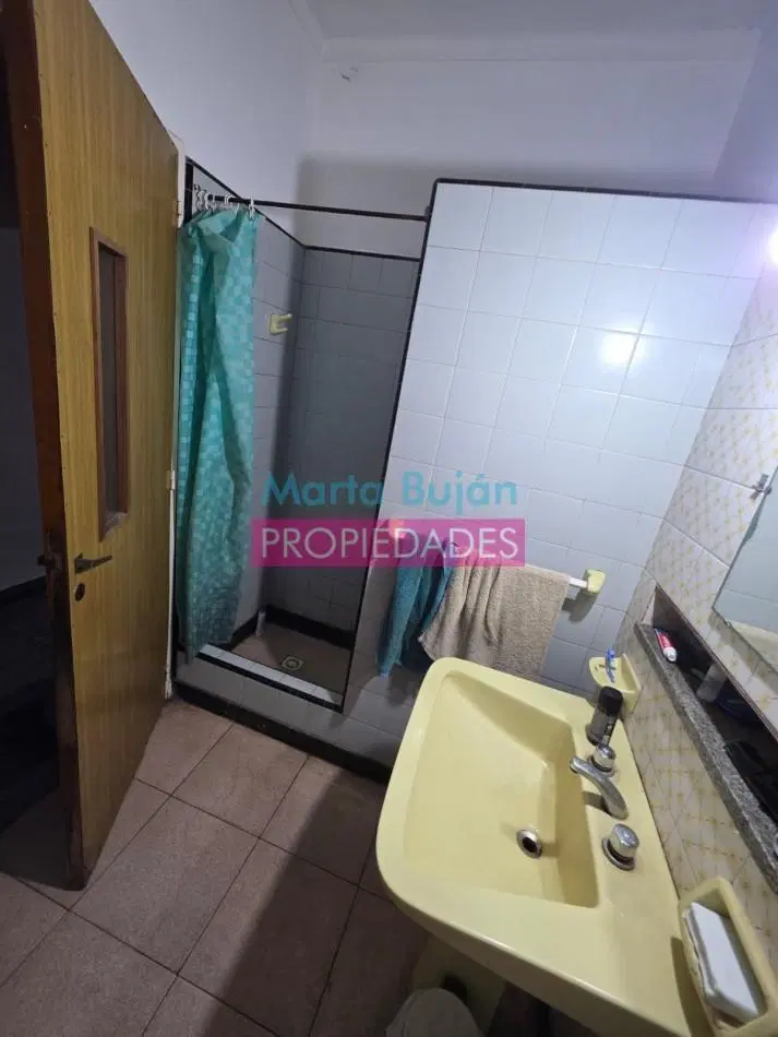 VENTA CASA IDEAL 2 FAMILIAS. M. CASTRO 2880 REMEDIOS DE ESCALADA 5