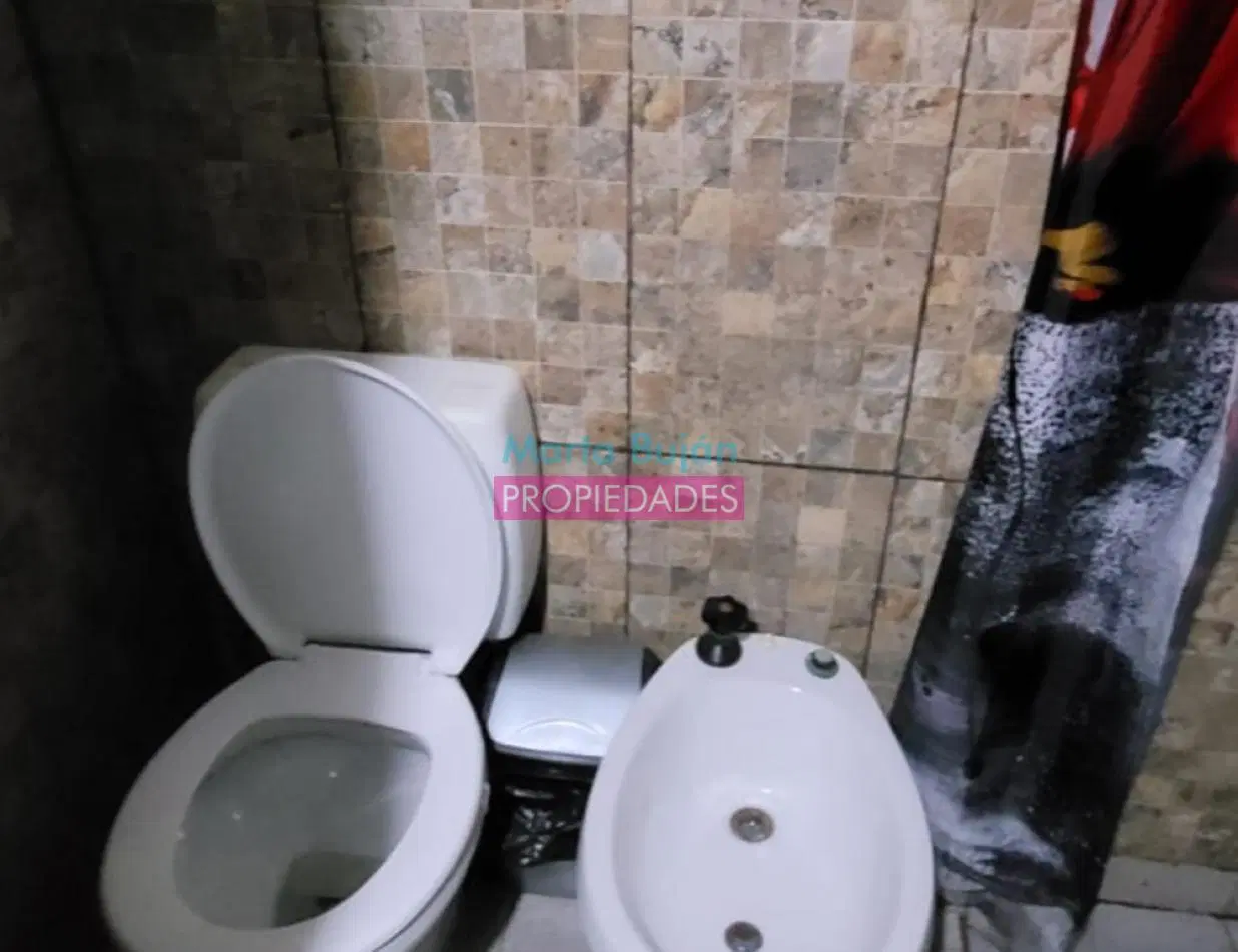 VENTA LOTE CON CASA A RECICLAR- CERRITO 1900- CRUCECITA 4
