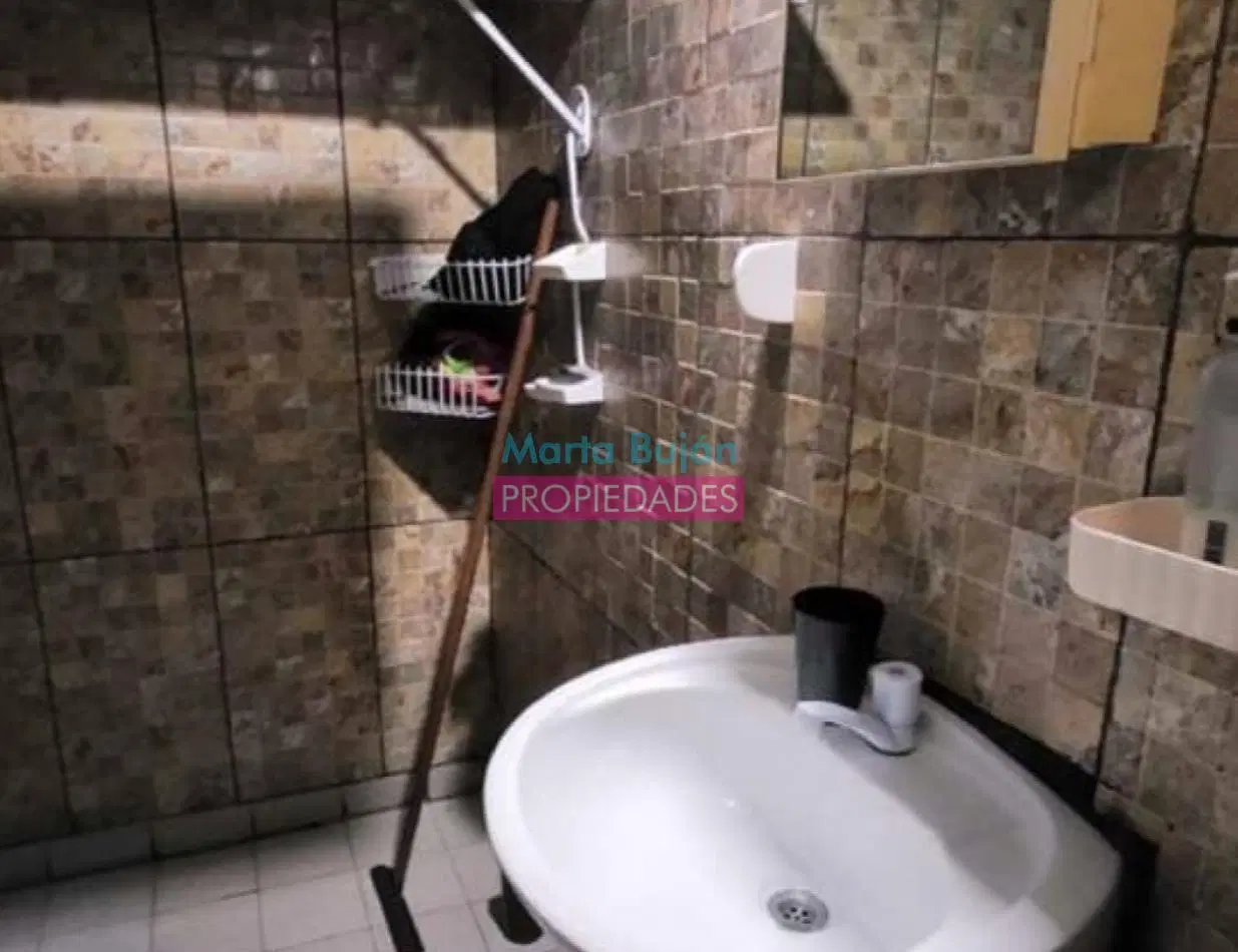 VENTA LOTE CON CASA A RECICLAR- CERRITO 1900- CRUCECITA 1