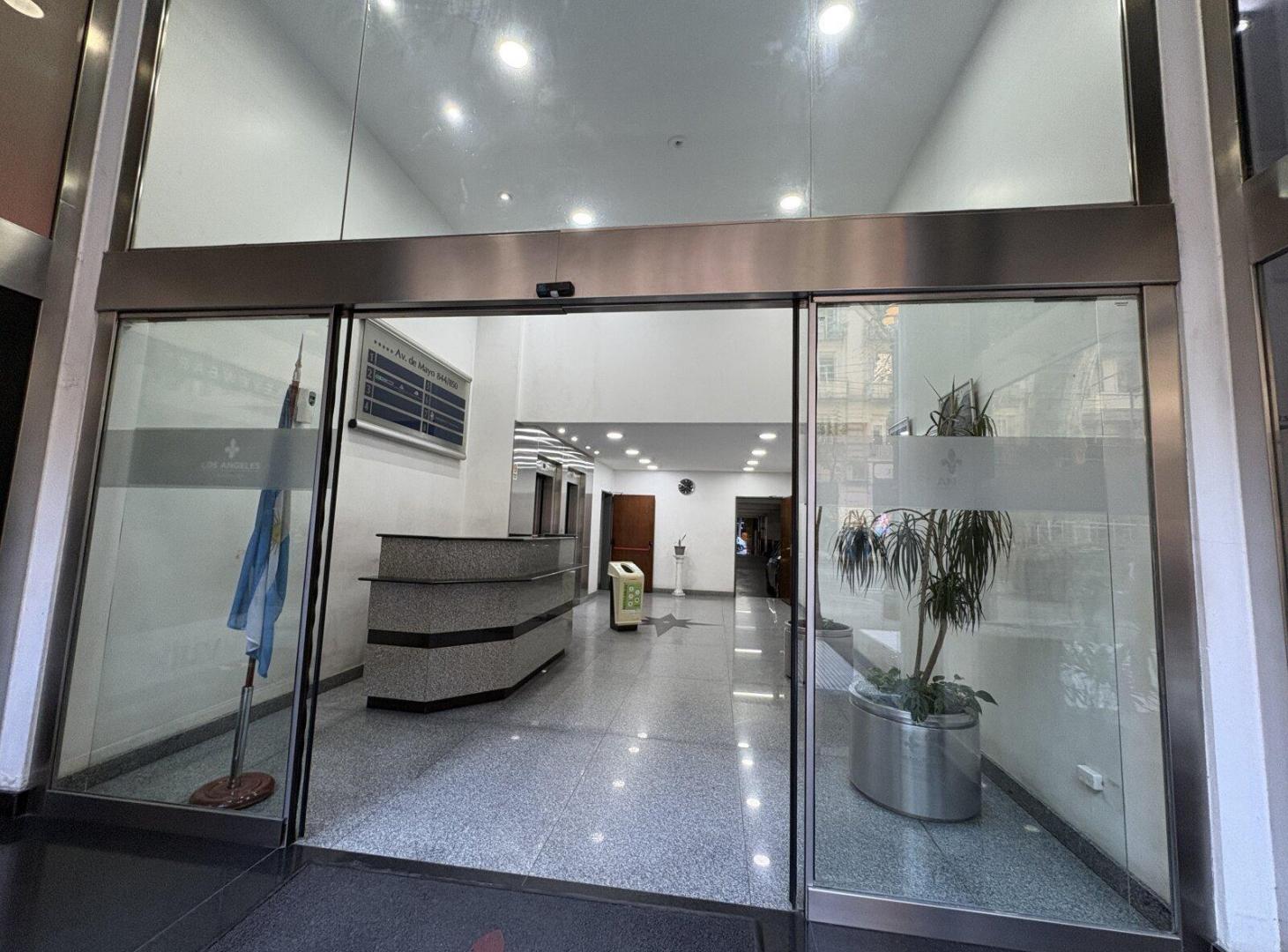 PISO DE OFICINA EN ALQUILER - EXPENSAS INCLUIDAS EN EL PRECIO - 1er piso