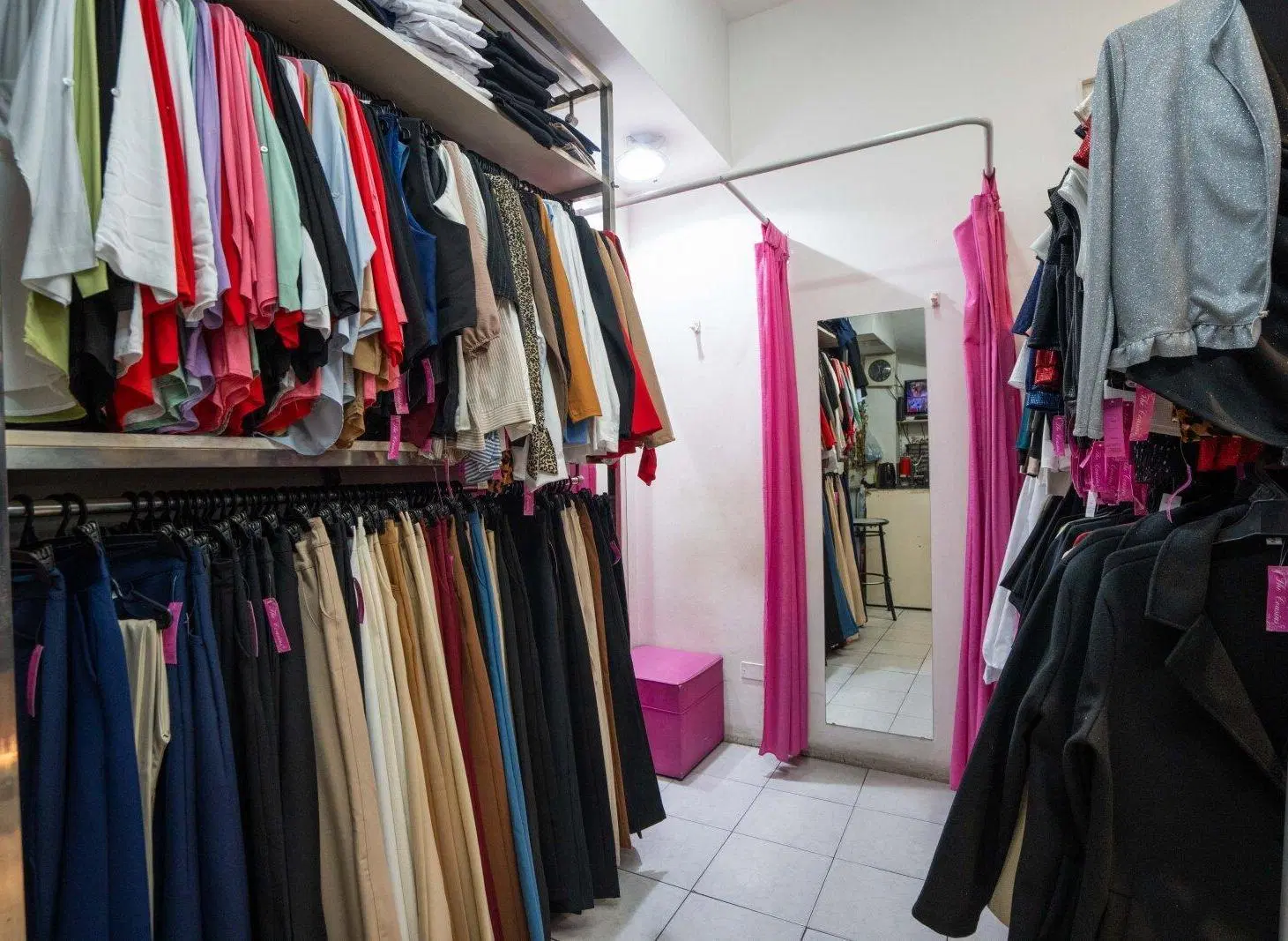 Venta Local Comercial con Depósito en Galería del Sol 3