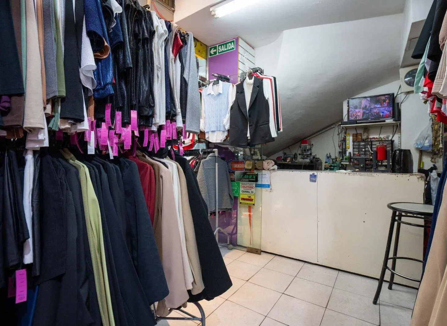 Venta Local Comercial con Depósito en Galería del Sol 5
