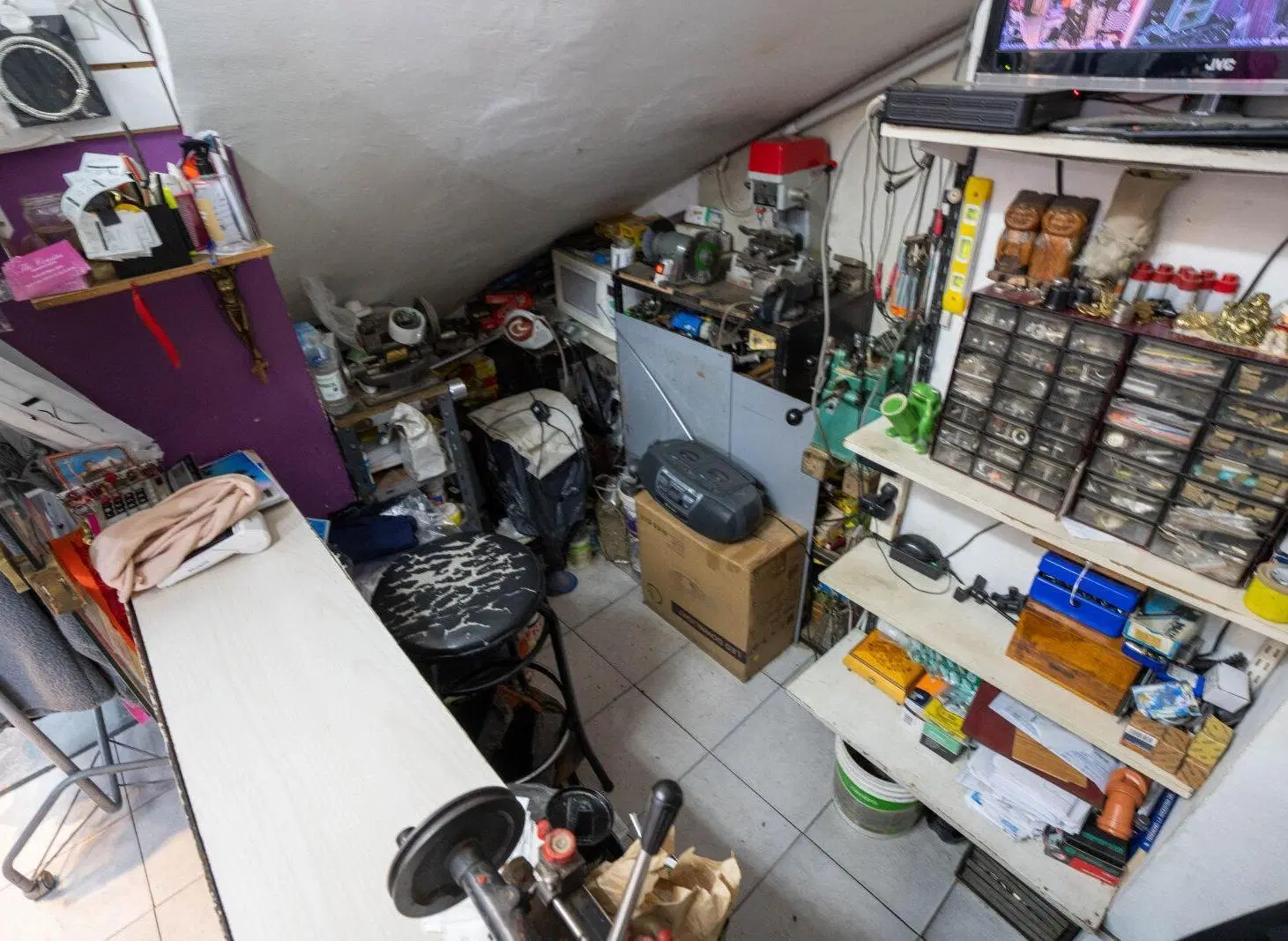 Venta Local Comercial con Depósito en Galería del Sol 2