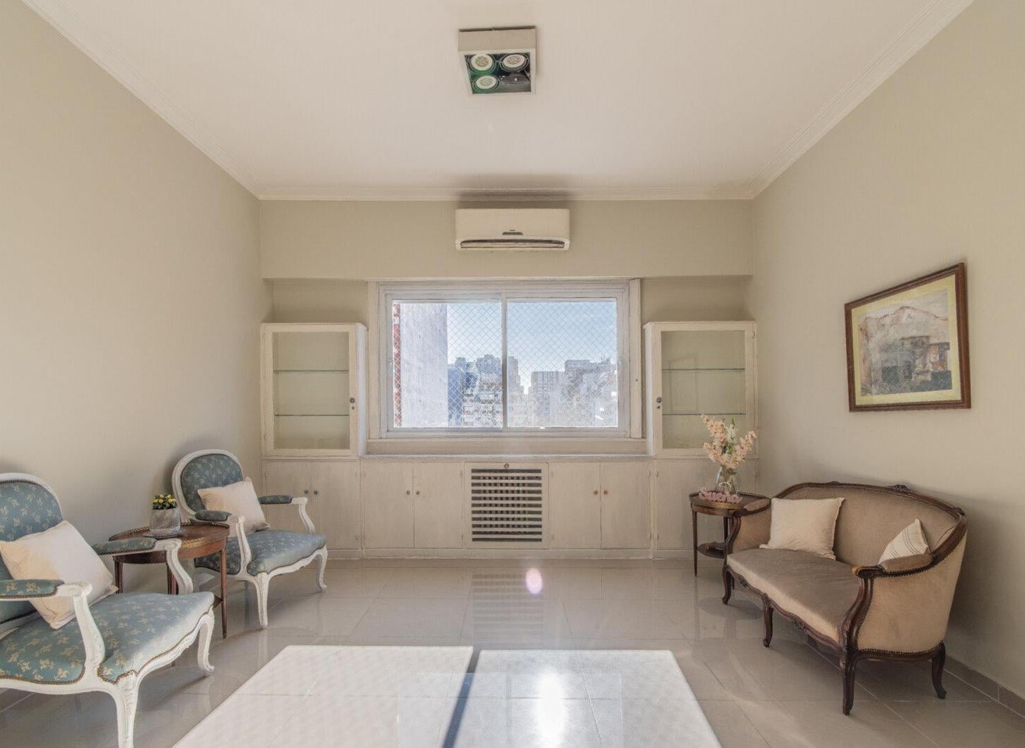 Foto de Venta 3 amb. Belgrano Neo francés ; Renovado , piso alto , luminoso y, imagen 4