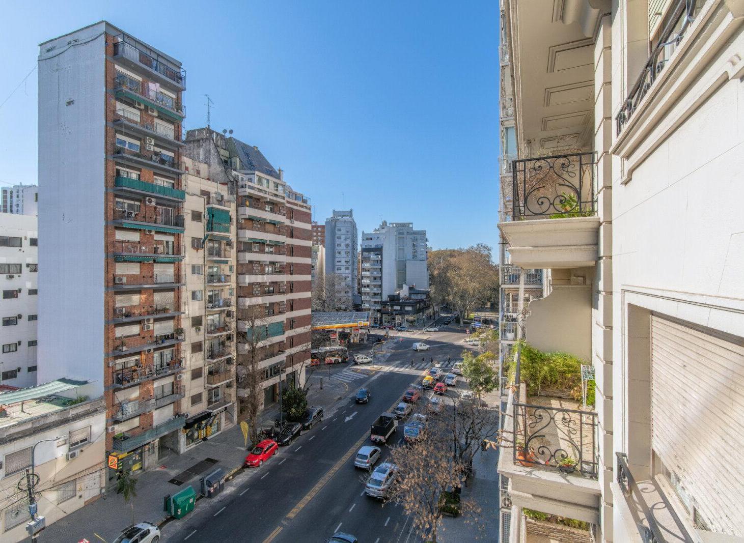 Foto de Venta 3 amb. Belgrano Neo francés ; Renovado , piso alto , luminoso y, imagen 1