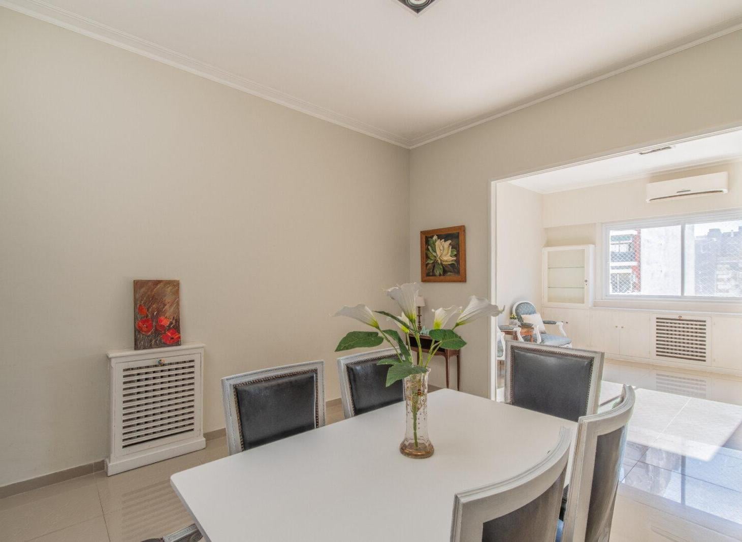Foto de Venta 3 amb. Belgrano Neo francés ; Renovado , piso alto , luminoso y, imagen 3