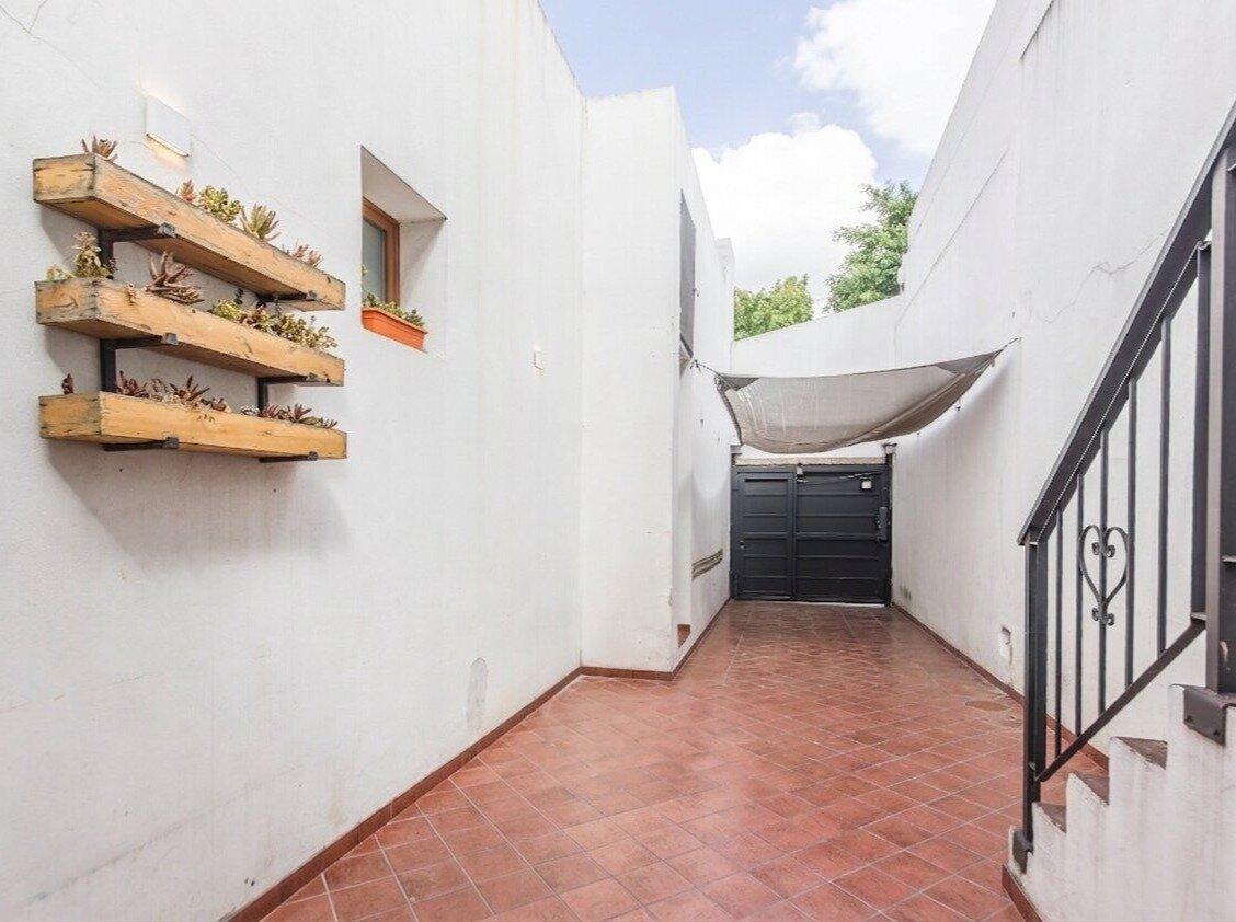 Foto de Venta Casa 4 ambientes con cochera - Villa Luro, imagen 2