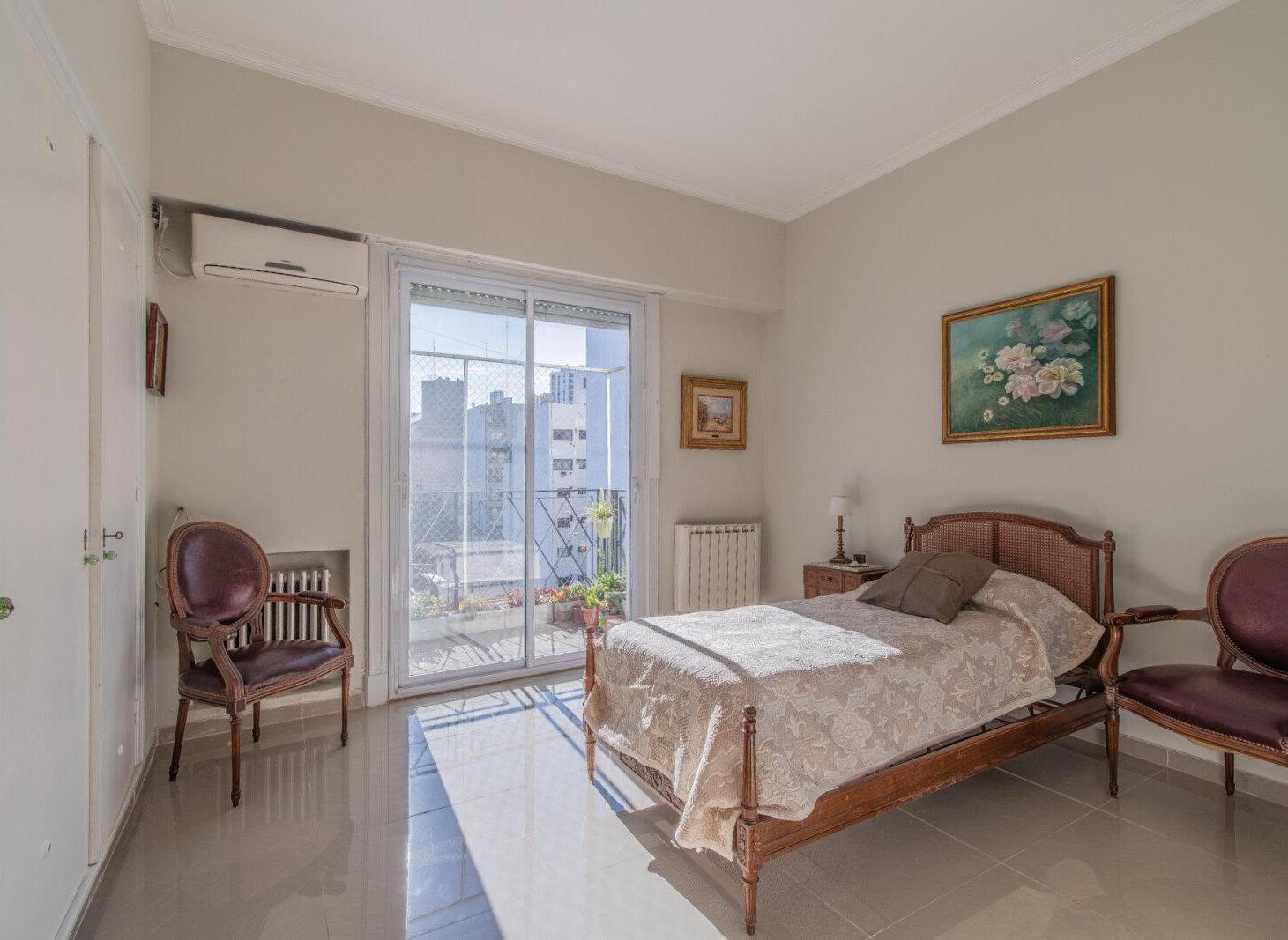 Foto de Venta 3 amb. Belgrano Neo francés ; Renovado , piso alto , luminoso y, imagen 3