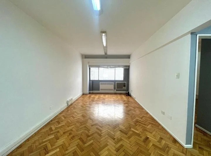 Departamento Apto para vivienda y oficina, en muy buen estado y luminoso. En pleno centro porteño 3