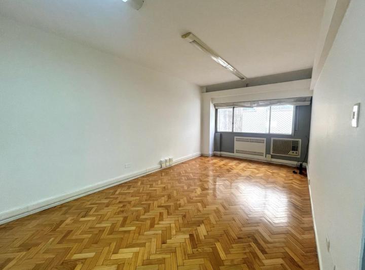 Departamento Apto para vivienda y oficina, en muy buen estado y luminoso. En pleno centro porteño 1