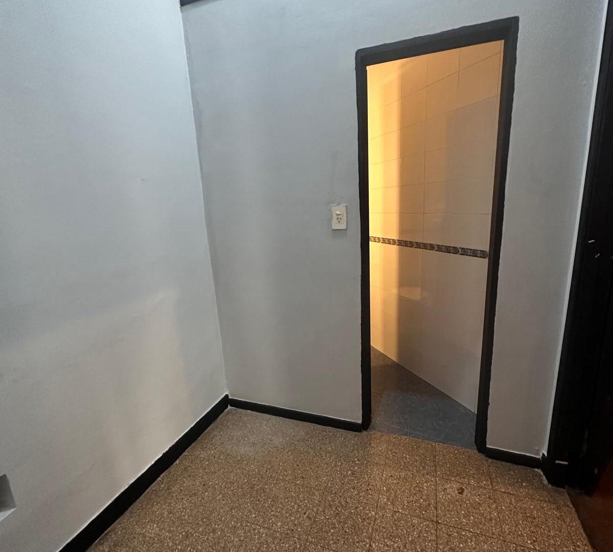 Belgrano: Ph dos ambientes con patio,  - Vidal 2424 -