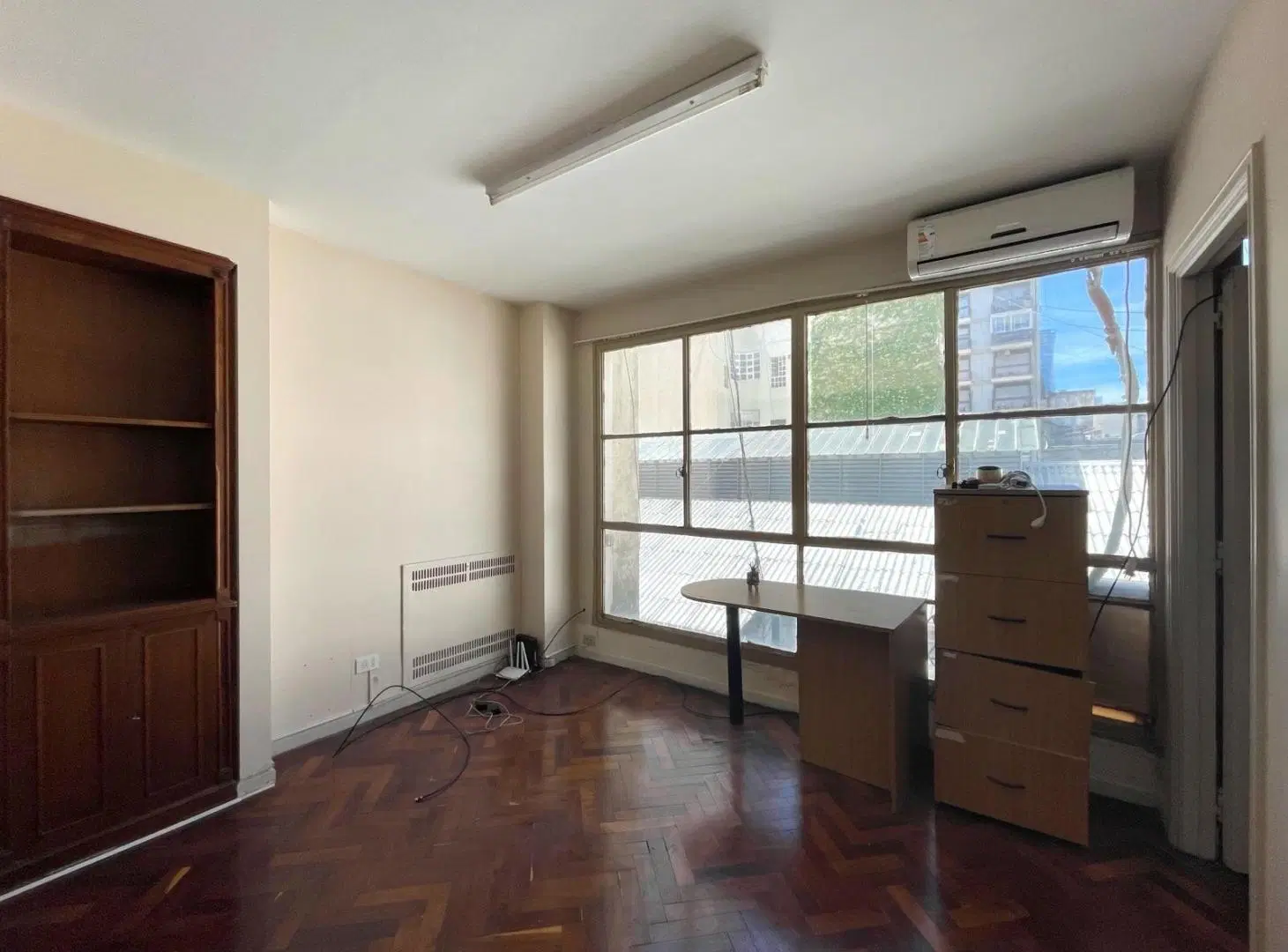 Microcentro: Excelente oficina, 4 despachos, apto profesional - Maipu 859 5º- 4