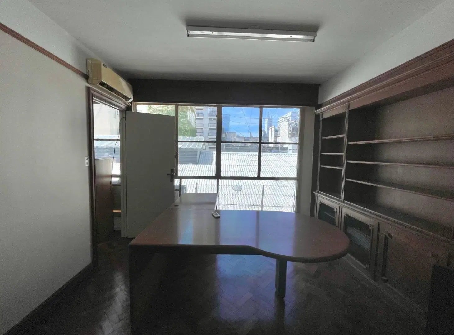 Microcentro: Excelente oficina, 4 despachos, apto profesional - Maipu 859 5º- 1