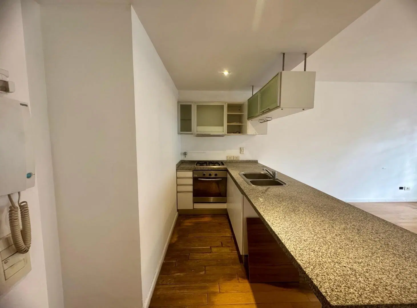 Alquiler de 2 ambientes con doble balcón, con amenities y cochera fija en Palermo 8