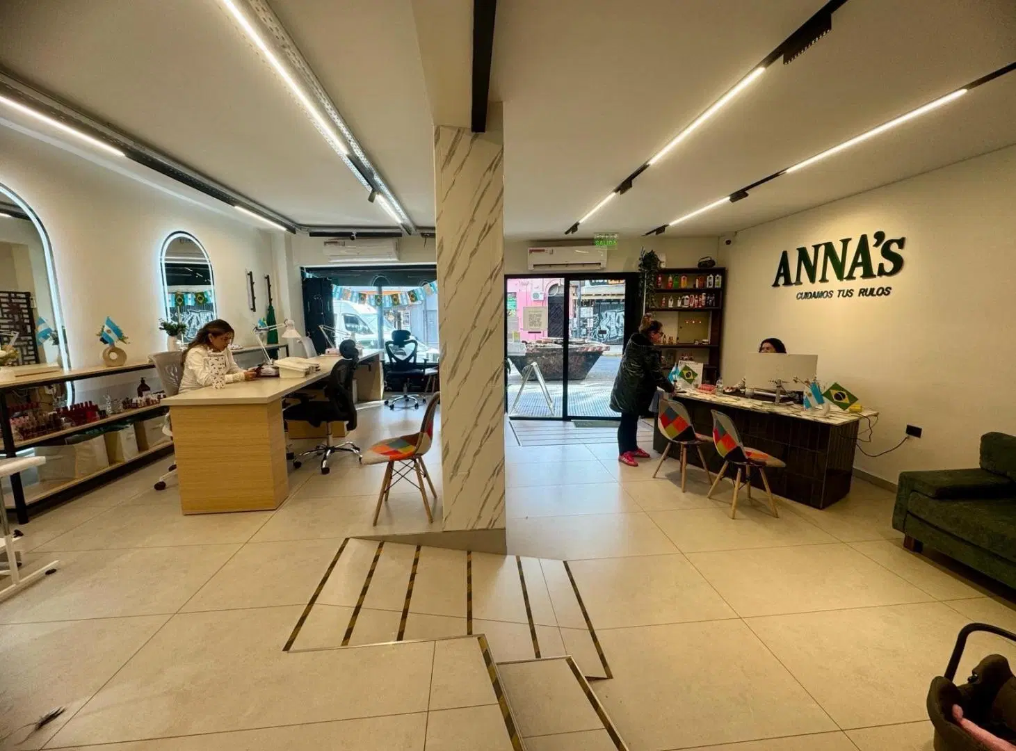 Local comercial muy amplio en excelente estado distribuidos en 2 plantas - Palermo 3