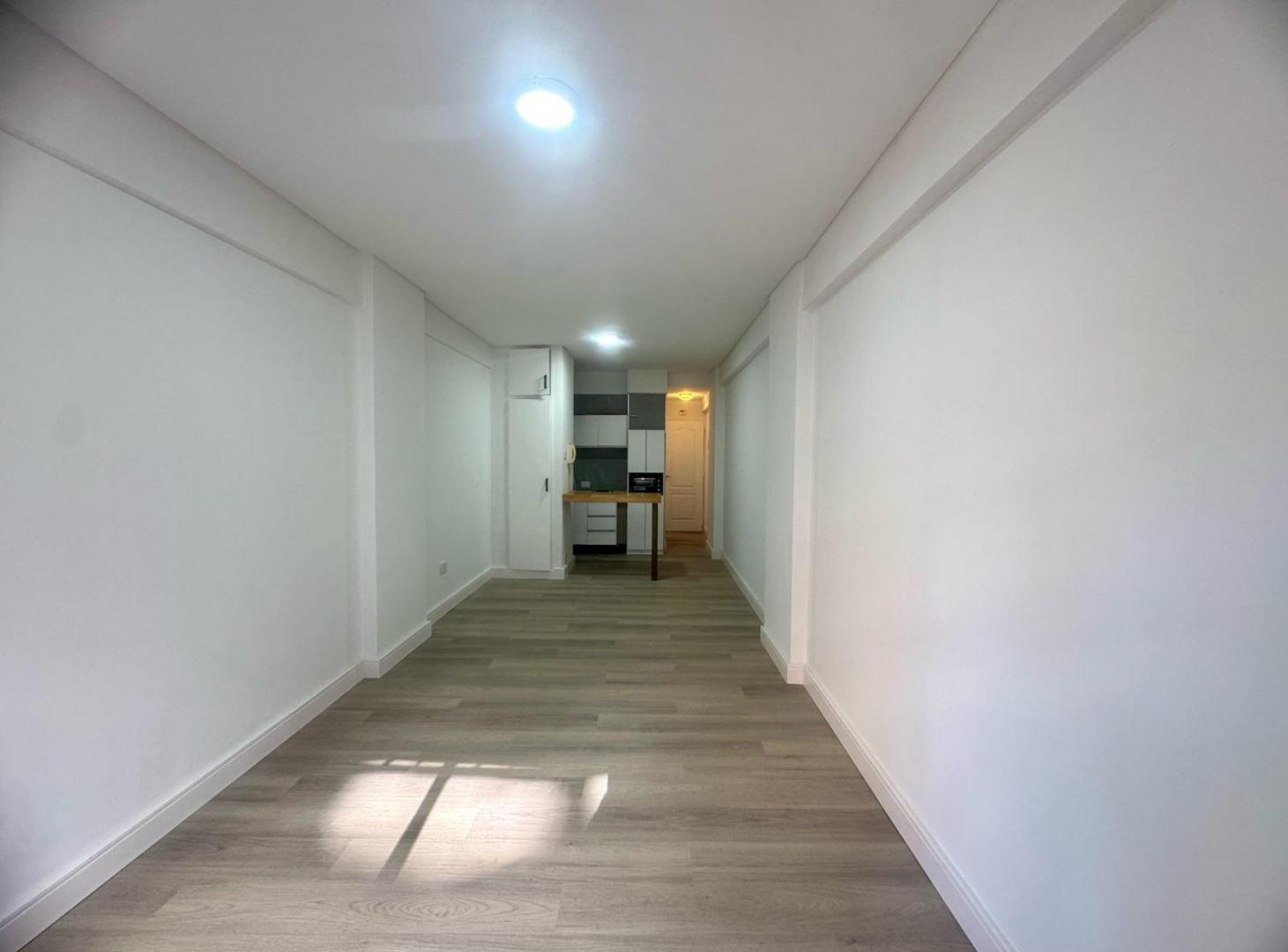Foto de Alquiler de Departamento monoambiente con balcón totalmente reciclado, imagen 1
