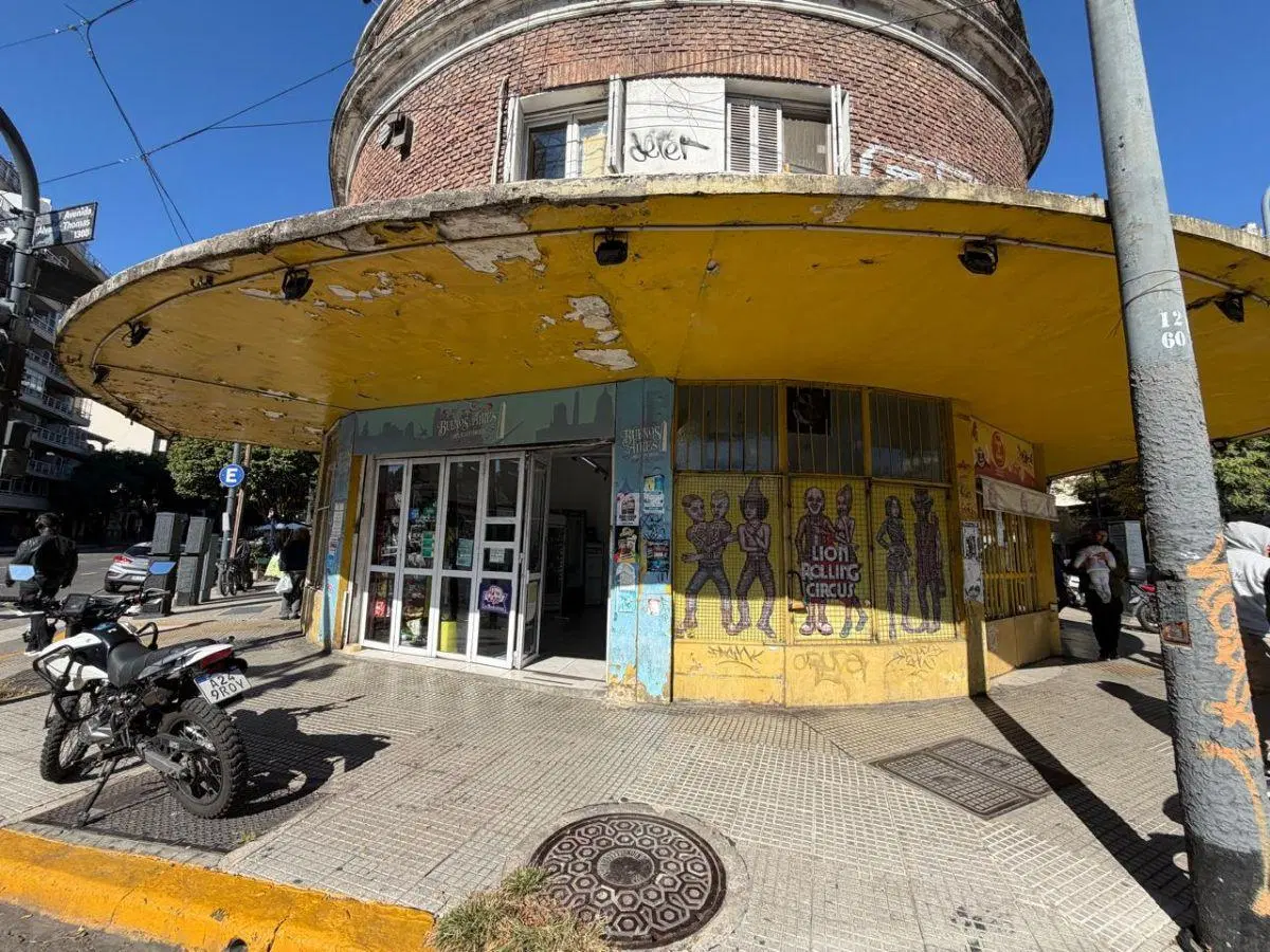 ALQUILER – LOCAL COMERCIAL EN ESQUINA ÚNICA 4
