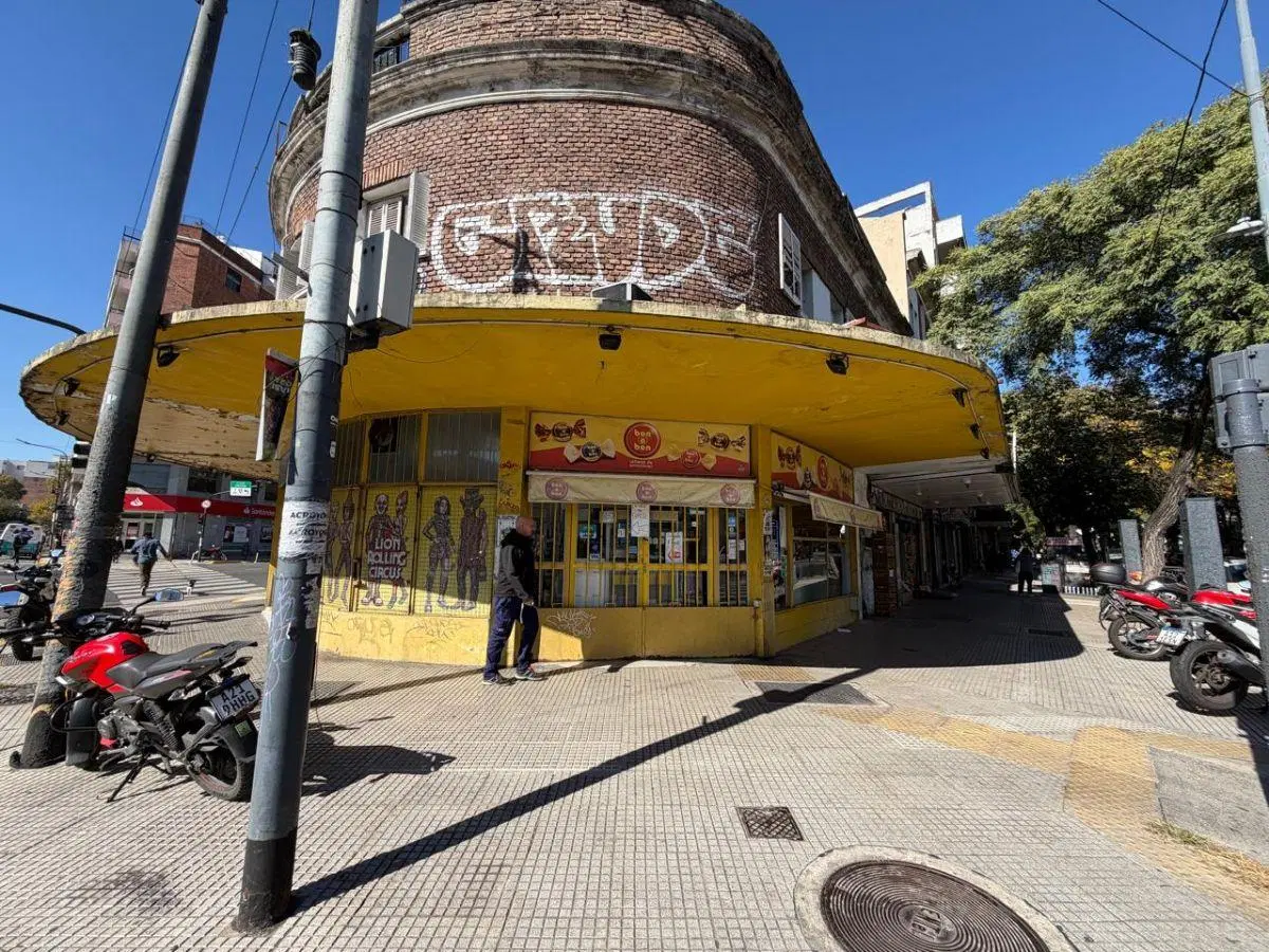 ALQUILER – LOCAL COMERCIAL EN ESQUINA ÚNICA 2