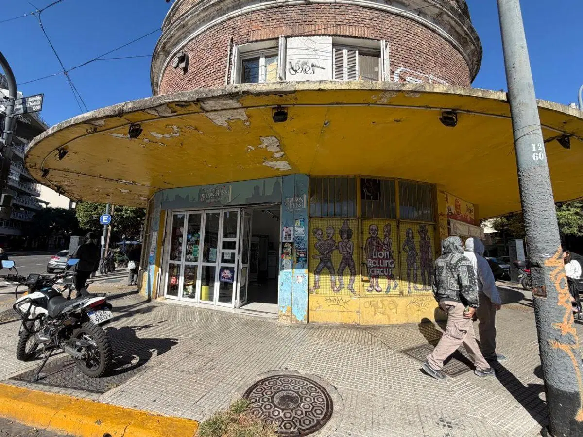 ALQUILER – LOCAL COMERCIAL EN ESQUINA ÚNICA 5