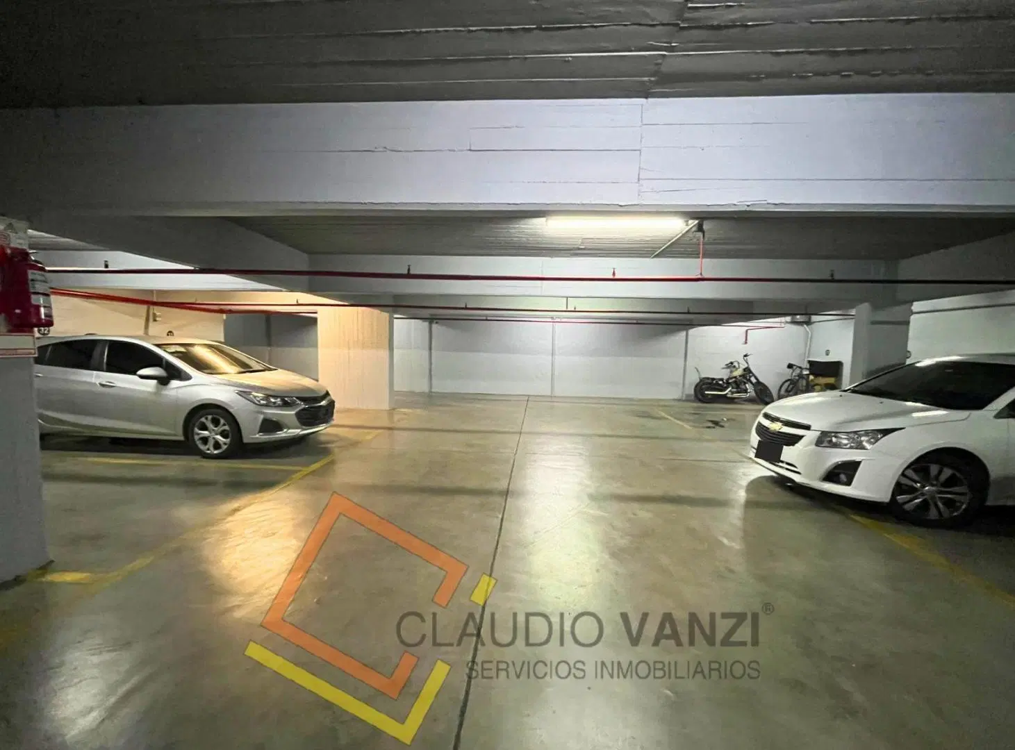 VENTA – COCHERA FIJA Y CUBIERTA SOBRE AV. DEL LIBERTADOR 2