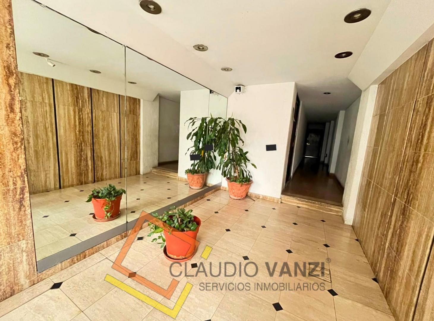 Foto de VENTA – 2 AMBIENTES AL FRENTE CON BALCÓN Y PARRILLA – BELGRANO R, imagen 1