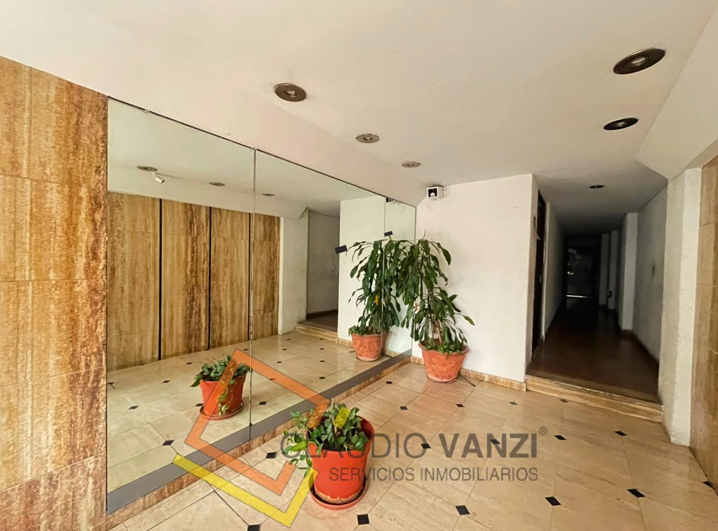 Foto de VENTA – 2 AMBIENTES AL FRENTE CON BALCÓN Y PARRILLA – BELGRANO R, imagen 4