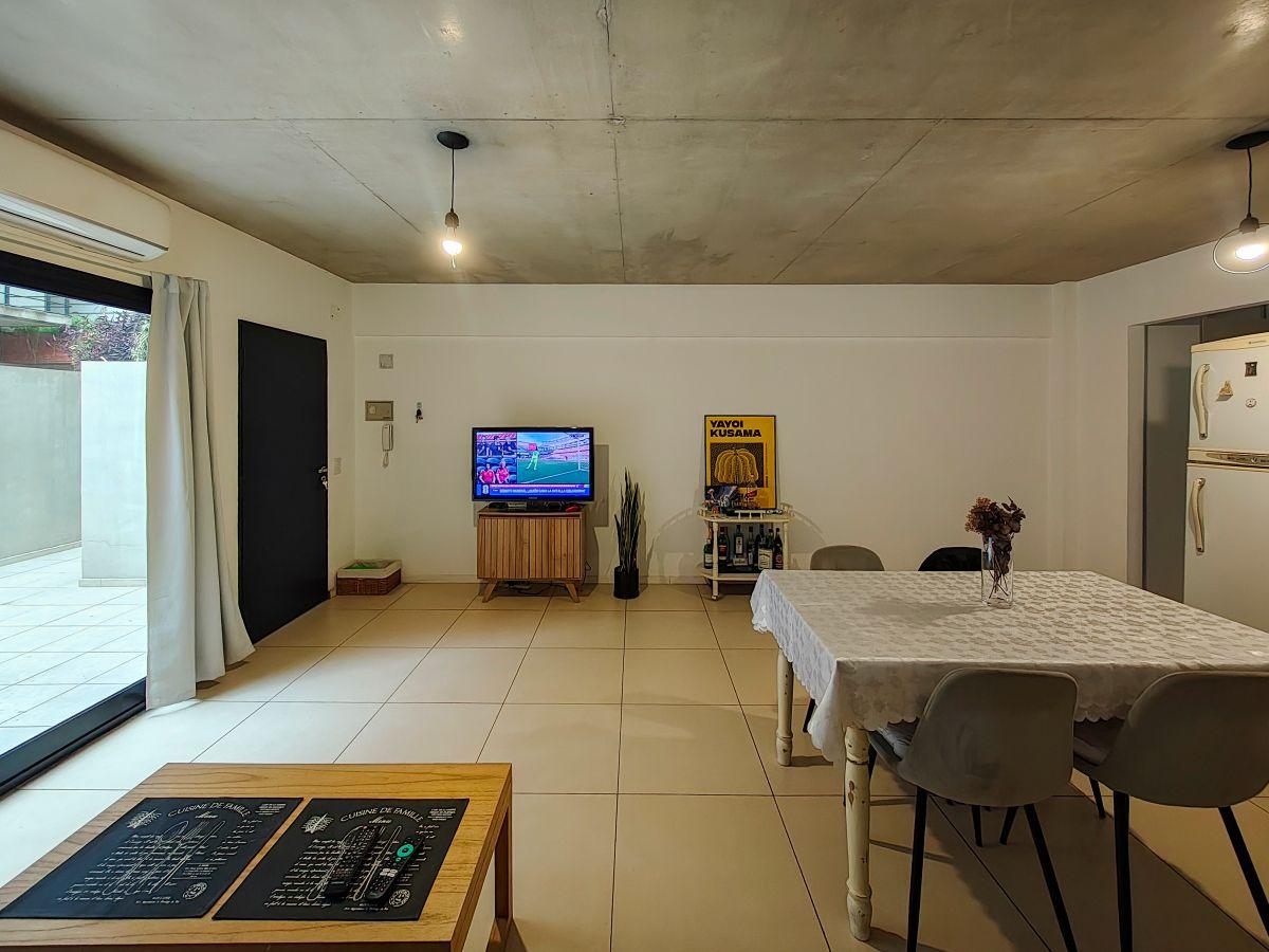 Foto de Excelente 2 Ambientes con Patio y Cochera, Todo a Nuevo, en Caballito, imagen 1