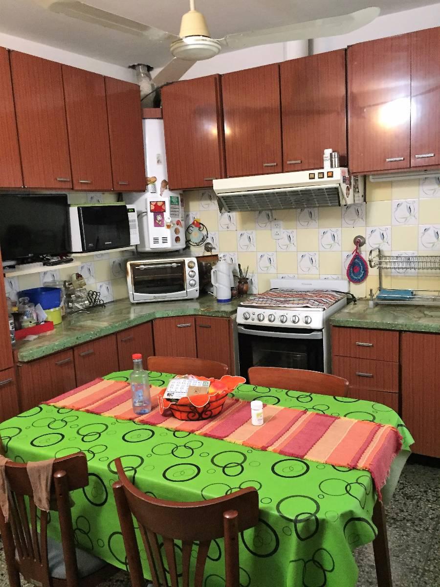 CASA AMERICANA EN EXCELENTE UBICACIÓN. APTO CRÉDITO!!