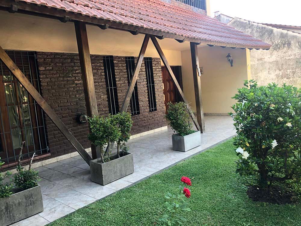 CHALET EN EXCELENTE UBICACIÓN!! LOTE DE 20 X 22,80 M2!!!