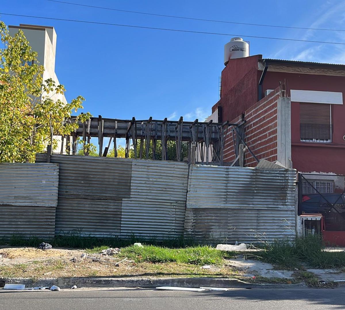 LOTE DE TERRENO 10 X 38 CON MEJORAS OPORTUNIDAD S/PAVIMENTO