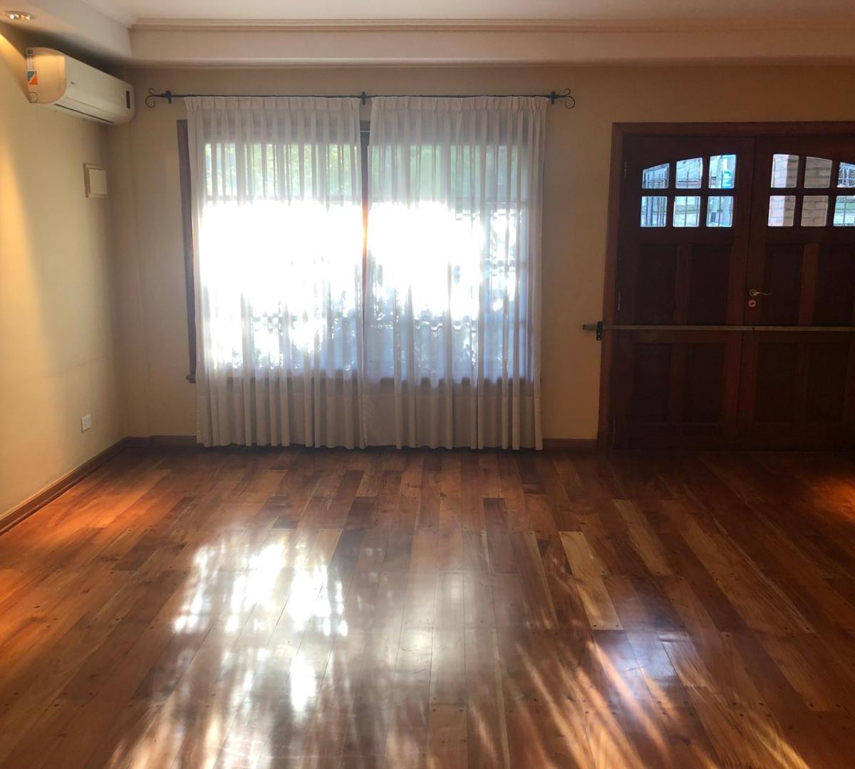 Foto de ADROGUE EXCELENTE CHALET DE GRAN CATEGORÍA SOBRE 2 LOTES, imagen 3