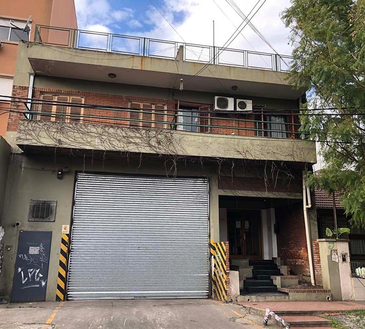 OPORTUNIDAD depto 2 amb c/terraza propia a mts estación