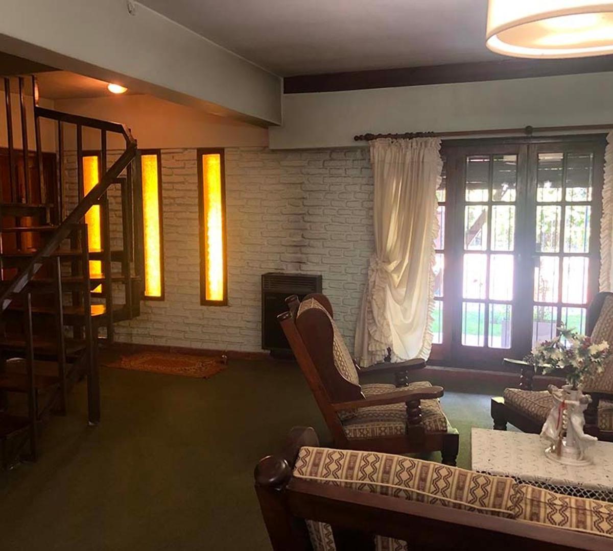 CHALET EN EXCELENTE UBICACIÓN!! LOTE DE 20 X 22,80 M2!!!
