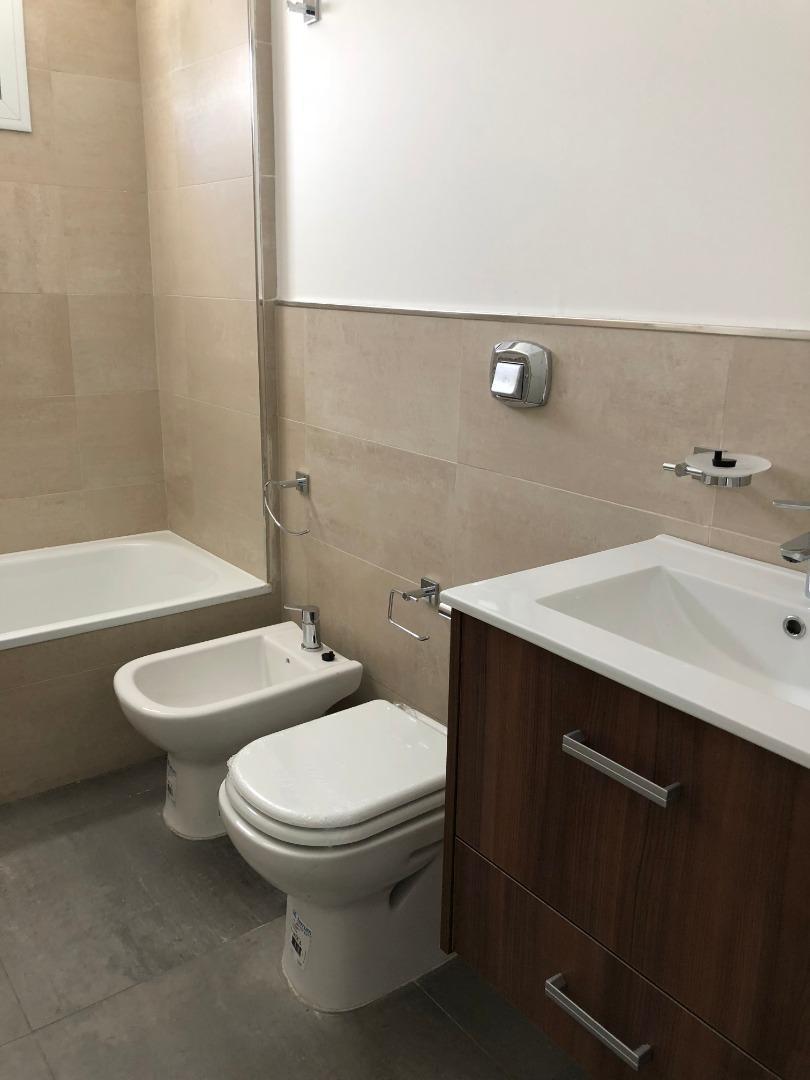 Foto de MUY BUEN DEPTO EN EDIFICIO DE MUY BUENA CATEGORÍA - ADROGUE, imagen 3