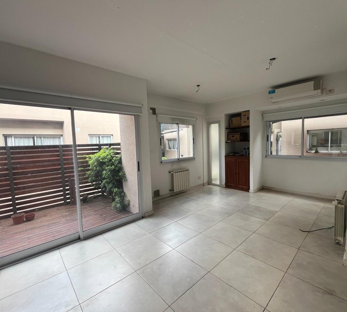 Adrogue VENTA duplex 3 amb c/cochera muy buena ubicacion