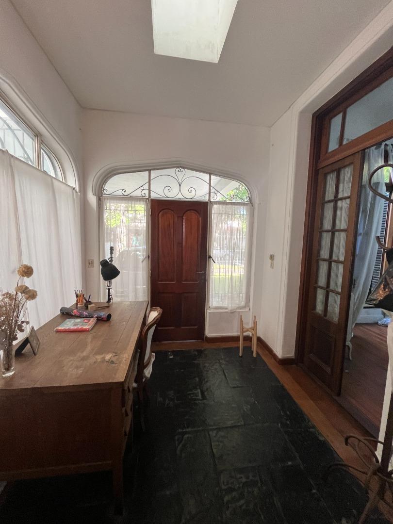 Banfield VENTA casa jardín piscina 4 dorm BUENA ubicacion