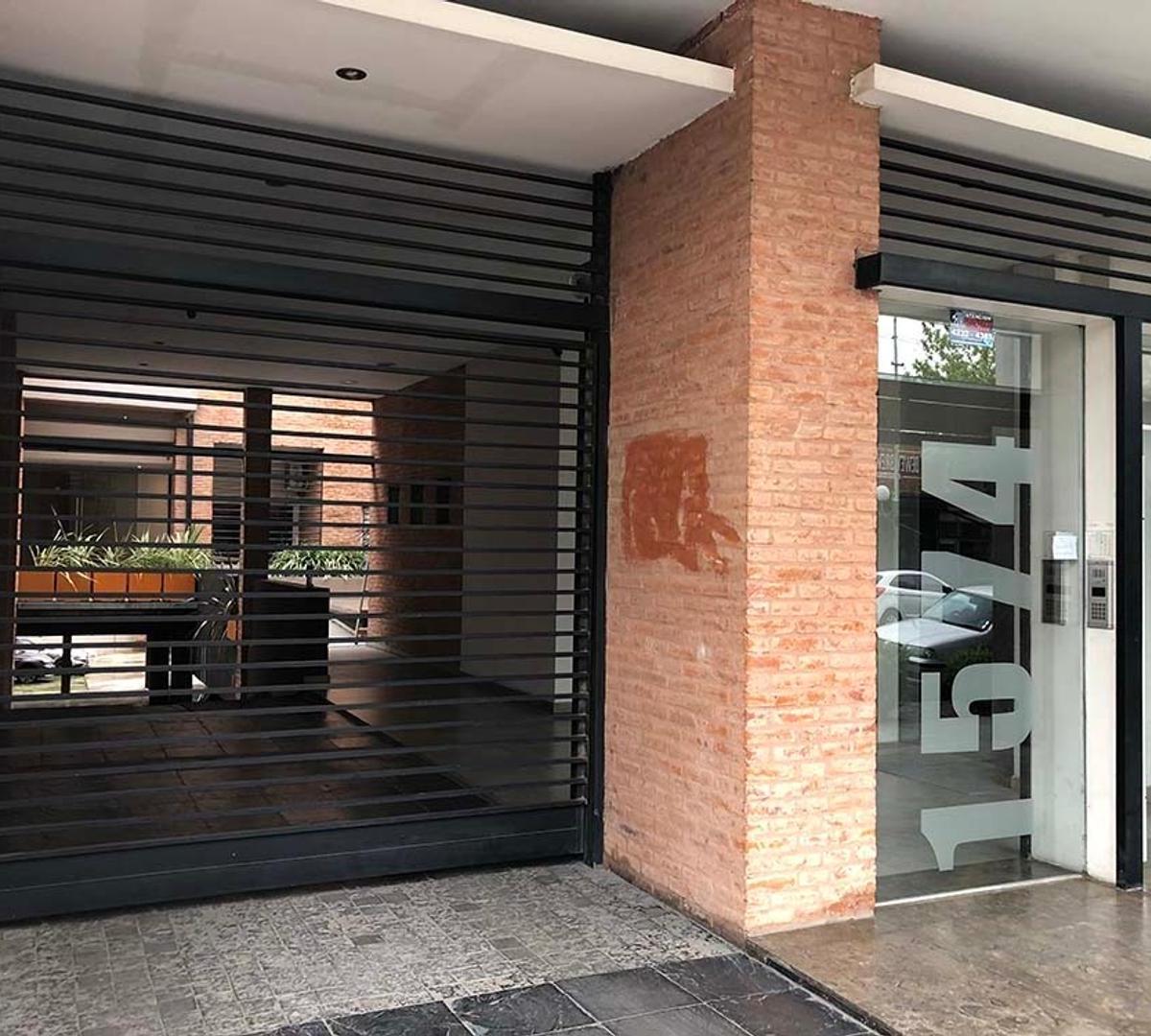 Departamento 2 ambientes con cochera !!! Inmejorable Ubicaci