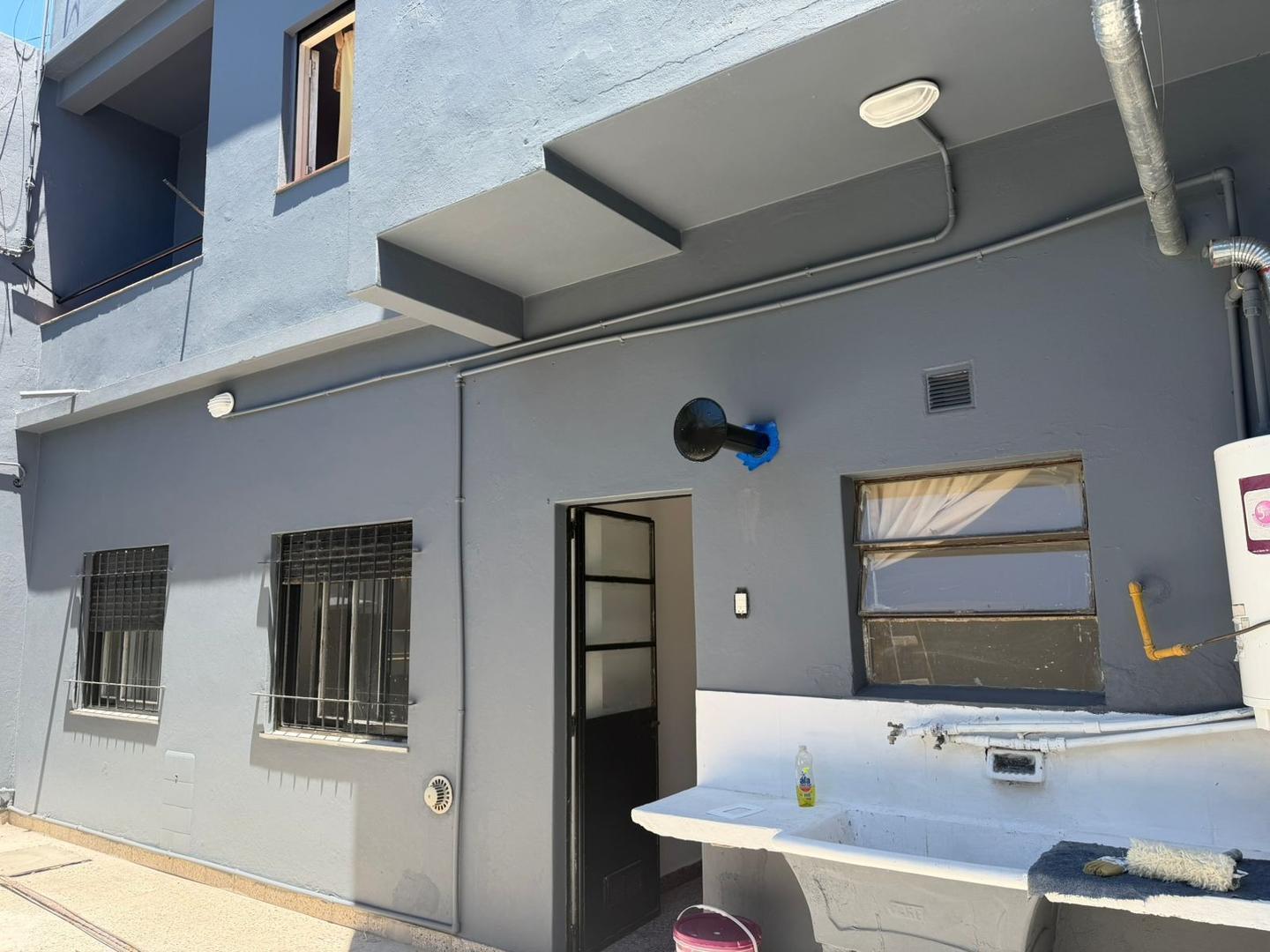 LLAVALLOL alquiler Ph en planta baja con patio propio